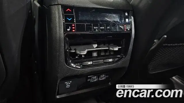 Jeep Grand Cherokee 2021 — ფოტო 21/33