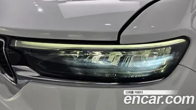 Jeep Grand Cherokee 2021 — ფოტო 27/33