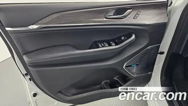 Jeep Grand Cherokee 2021 — ფოტო 20/33