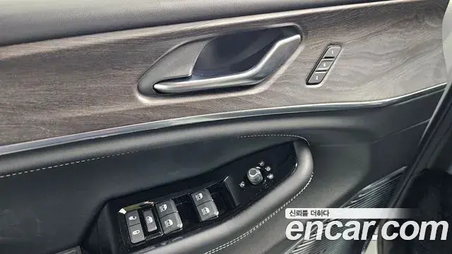 Jeep Grand Cherokee 2021 — ფოტო 11/33