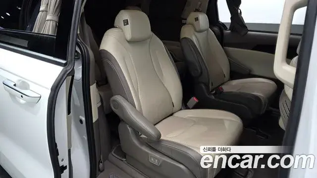 Kia Carnival 2024 — ფოტო 19/39