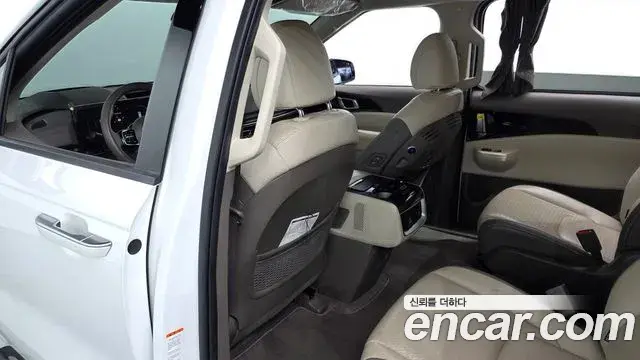 Kia Carnival 2024 — ფოტო 29/39