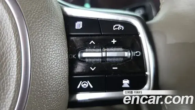 Kia Carnival 2024 — ფოტო 17/39