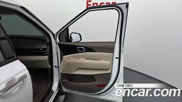 Kia Carnival 2024 — ფოტო 37/39