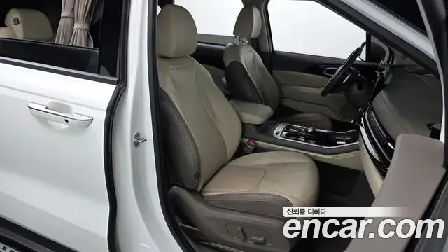 Kia Carnival 2024 — ფოტო 18/39