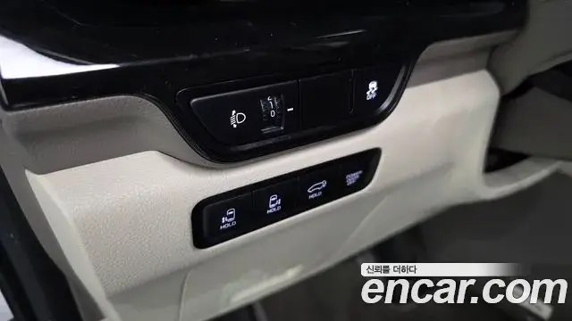 Kia Carnival 2024 — ფოტო 36/39