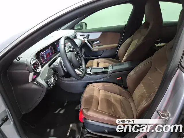 Mercedes-Benz CLA-Class 2025 — Photo 14/20