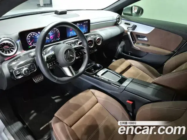Mercedes-Benz CLA-Class 2025 — Photo 17/20