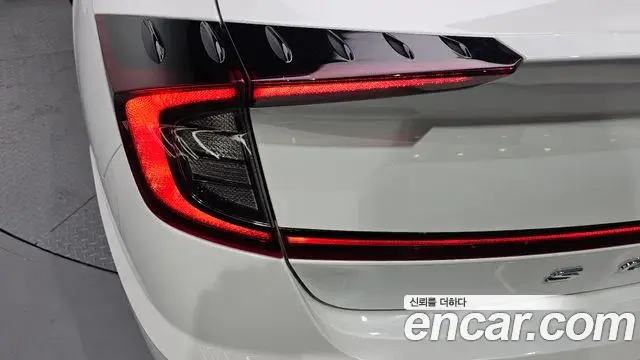 Hyundai Sonata Hybrid 2020 — Şəkil 28/30