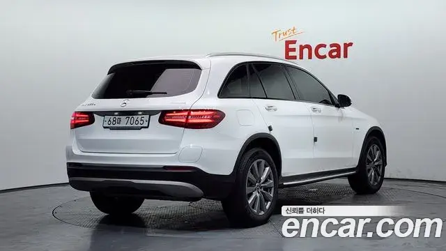 Mercedes-Benz GLC-Class 2018 — Photo 28/34