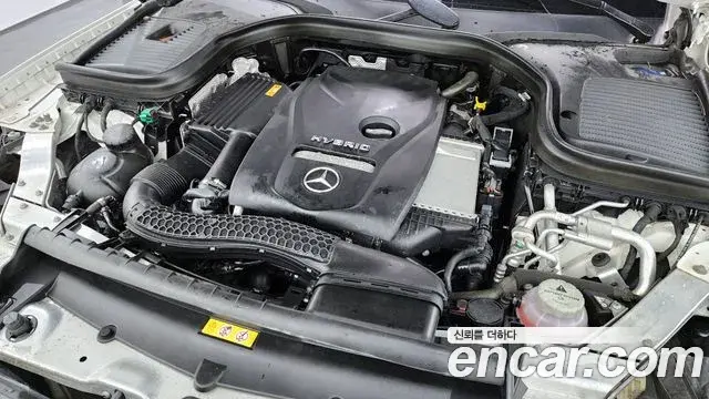 Mercedes-Benz GLC-Class 2018 — Photo 5/34