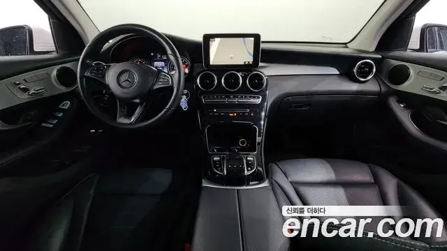 Mercedes-Benz GLC-Class 2018 — Photo 9/34