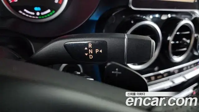 Mercedes-Benz GLC-Class 2018 — Photo 11/34