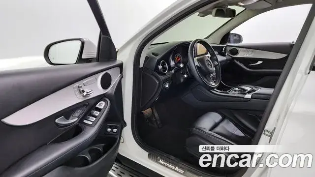 Mercedes-Benz GLC-Class 2018 — Photo 20/34