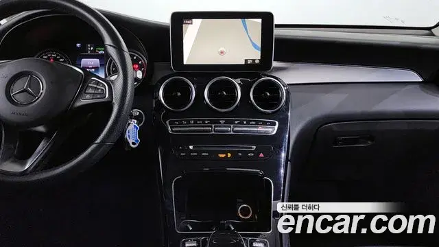 Mercedes-Benz GLC-Class 2018 — Photo 33/34