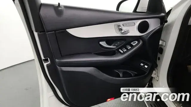 Mercedes-Benz GLC-Class 2018 — Photo 24/34