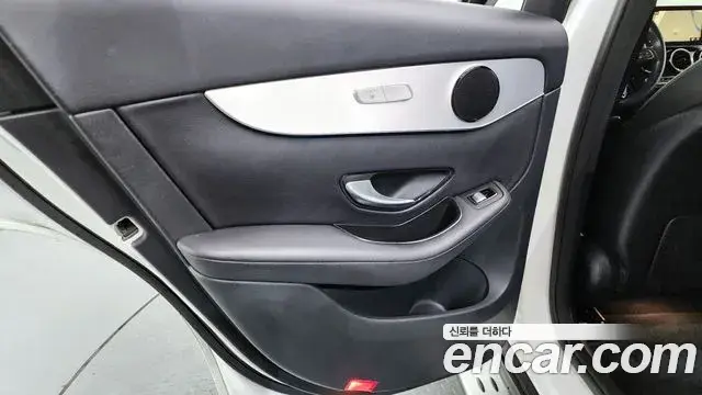 Mercedes-Benz GLC-Class 2018 — Photo 30/34