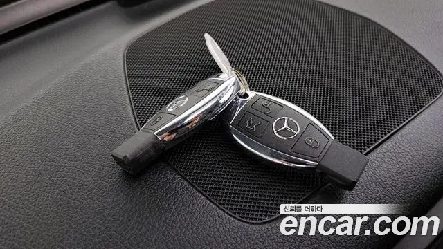Mercedes-Benz GLC-Class 2018 — Photo 17/34