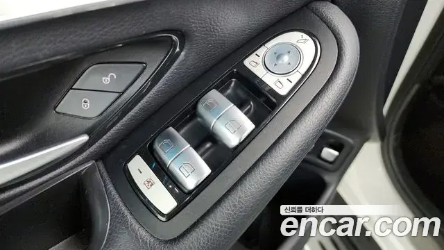 Mercedes-Benz GLC-Class 2018 — Photo 26/34