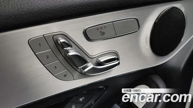 Mercedes-Benz GLC-Class 2018 — Photo 27/34