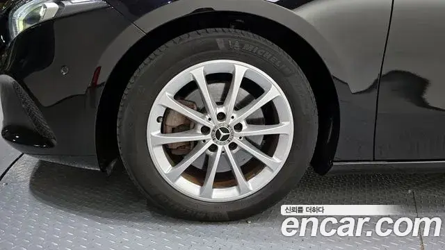 Mercedes-Benz A-Class 2020 — ფოტო 9/30