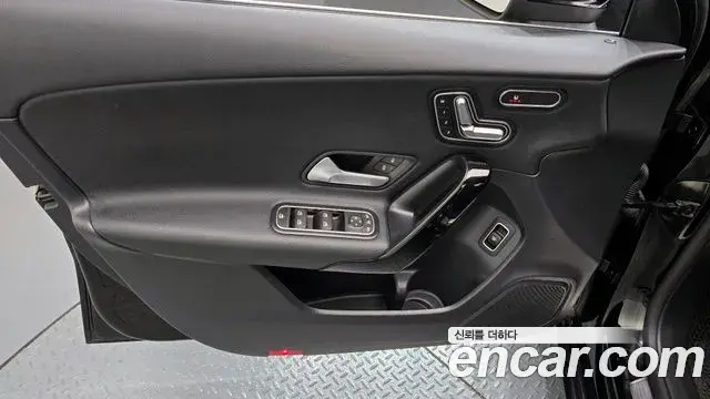Mercedes-Benz A-Class 2020 — ფოტო 6/30