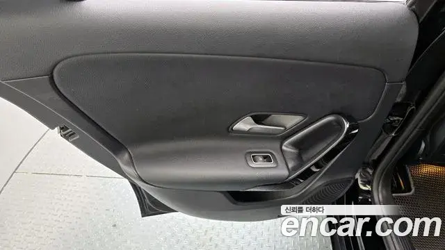 Mercedes-Benz A-Class 2020 — ფოტო 28/30