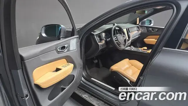 Volvo XC60 2021 — Şəkil 12/30