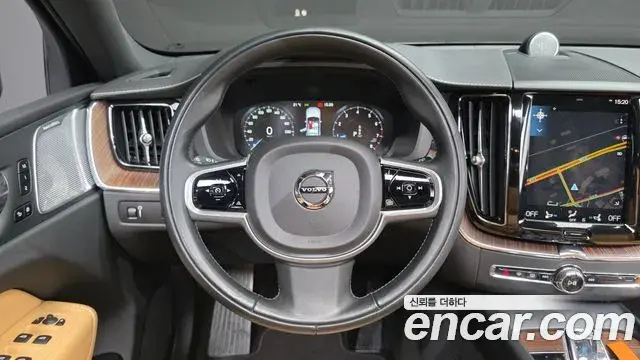 Volvo XC60 2021 — Şəkil 8/30
