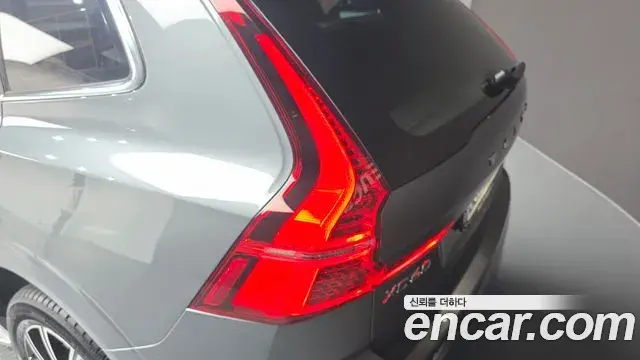Volvo XC60 2021 — Şəkil 9/30