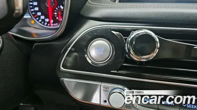 Genesis G70 2019 — Photo 19/35