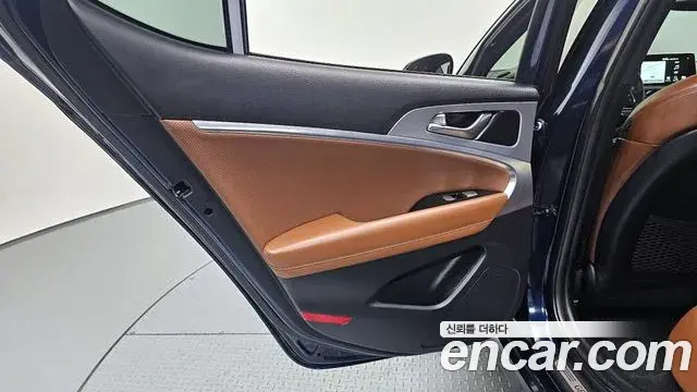 Genesis G70 2019 — Photo 20/35