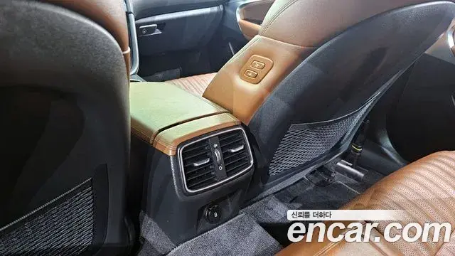 Genesis G70 2019 — Photo 3/35