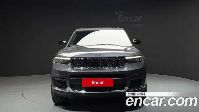 Jeep Grand Cherokee 2023 — Photo 13/32