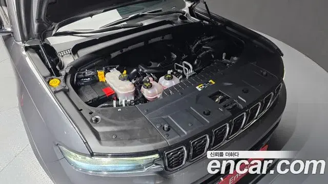 Jeep Grand Cherokee 2023 — Photo 5/32