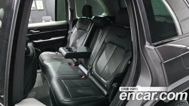 Jeep Grand Cherokee 2023 — Photo 28/32