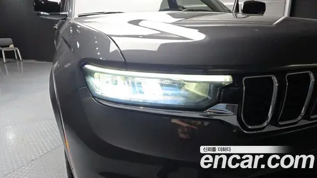 Jeep Grand Cherokee 2023 — Photo 15/32