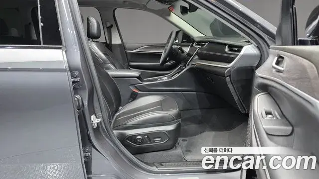 Jeep Grand Cherokee 2023 — Photo 8/32