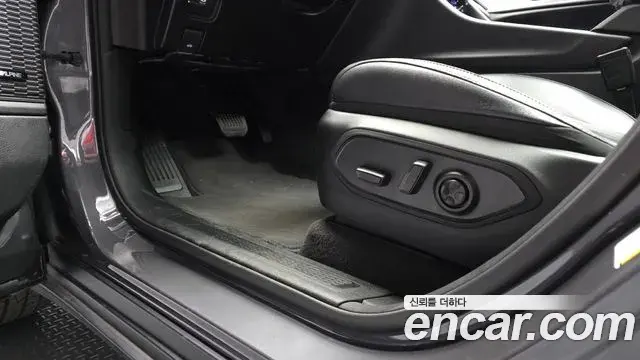 Jeep Grand Cherokee 2023 — Photo 21/32