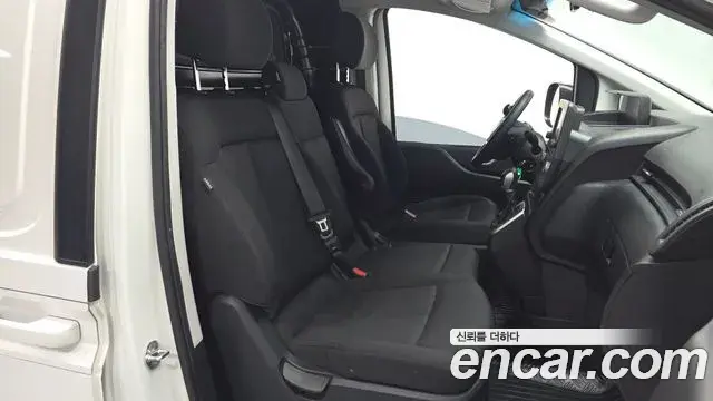 Hyundai Staria 2022 — Фото 12/20