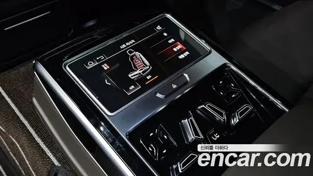 Audi A8 2021 — Фото 20/20
