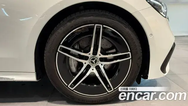 Mercedes-Benz E-Class 2025 — Фото 12/17