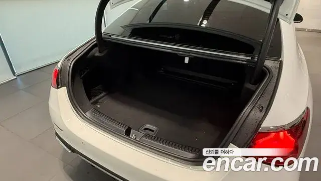 Mercedes-Benz E-Class 2025 — Фото 13/17