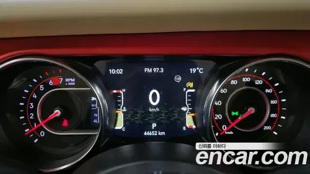 Jeep Wrangler 2020 — ფოტო 17/30
