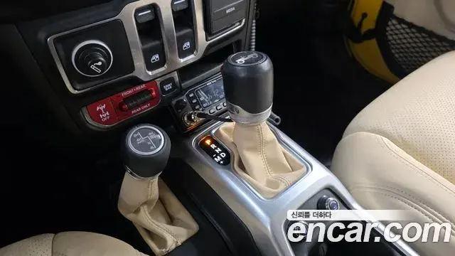 Jeep Wrangler 2020 — ფოტო 20/30