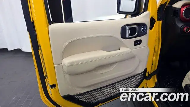 Jeep Wrangler 2020 — ფოტო 19/30