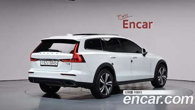 Volvo V60 Cross Country 2020 — Şəkil 18/37