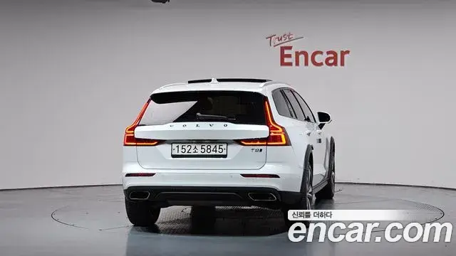 Volvo V60 Cross Country 2020 — Şəkil 23/37