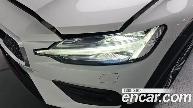 Volvo V60 Cross Country 2020 — Şəkil 33/37