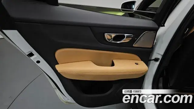 Volvo V60 Cross Country 2020 — Şəkil 34/37